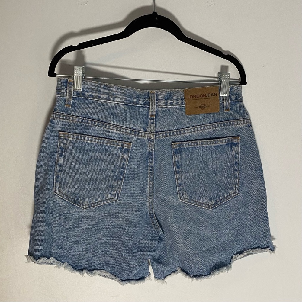 Vintage 100% cotton denim mom shorts from the brand London Jean